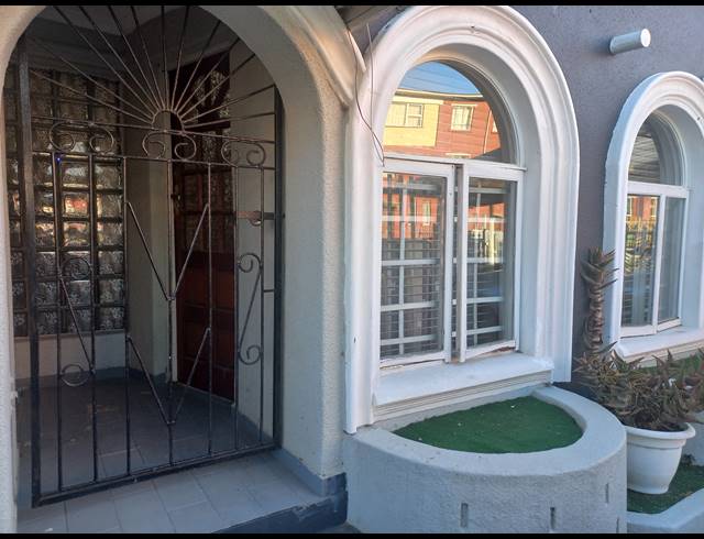 4 BEDROOM HOUSE FOR SALE IN WOODLANDS